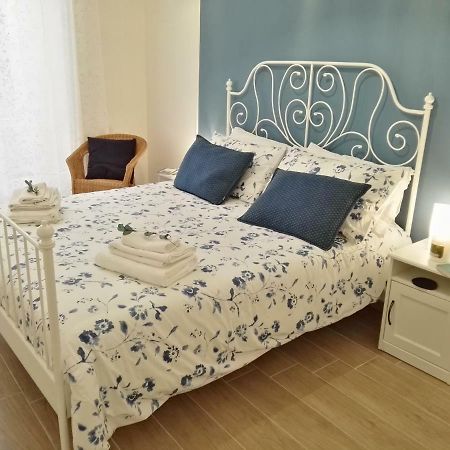 A Casa Di Chiara Apartment เนเปิลส์ ภายนอก รูปภาพ