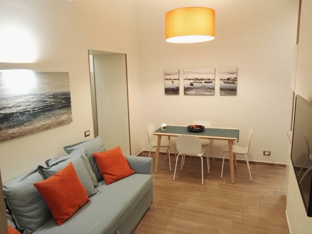A Casa Di Chiara Apartment เนเปิลส์ ภายนอก รูปภาพ