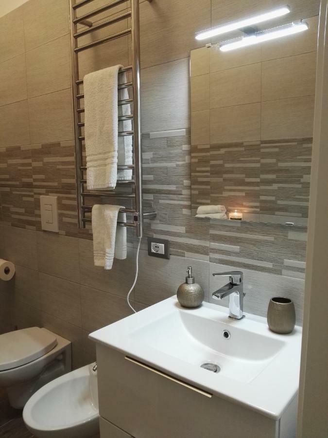 A Casa Di Chiara Apartment เนเปิลส์ ภายนอก รูปภาพ